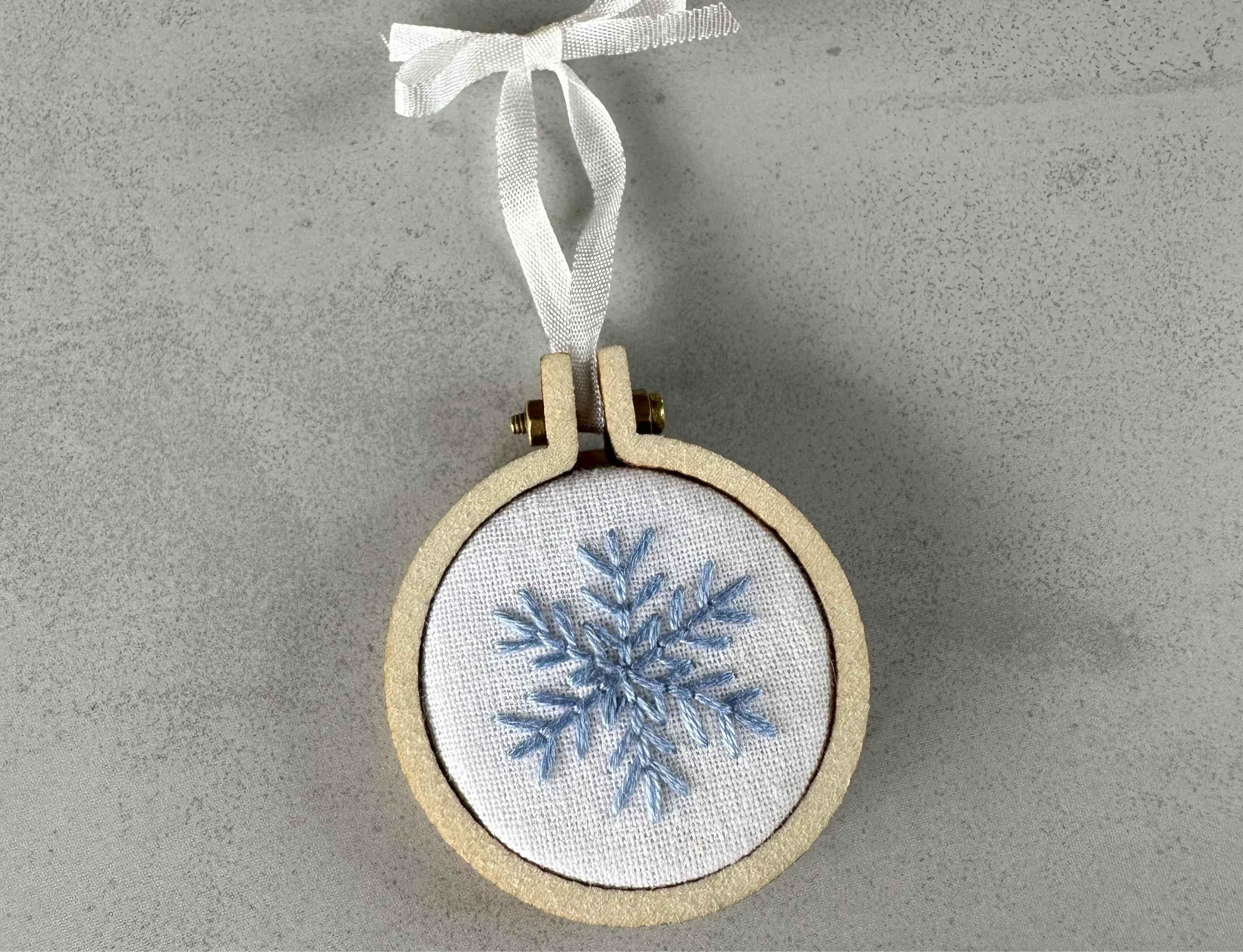 フランス刺繍ワークショップ◆雪の結晶のミニ刺繍枠オーナメント