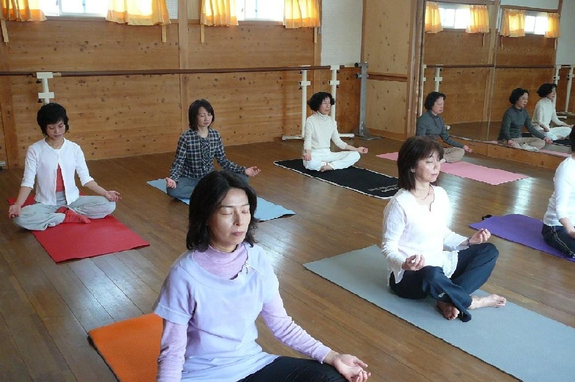 ライヴリー・ヨガ・クラブ 朝日町公民館教室