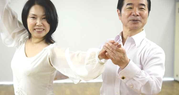 やさしい社交ダンス　初心者歓迎　♢毎週水曜　正午～６０分間レッスン