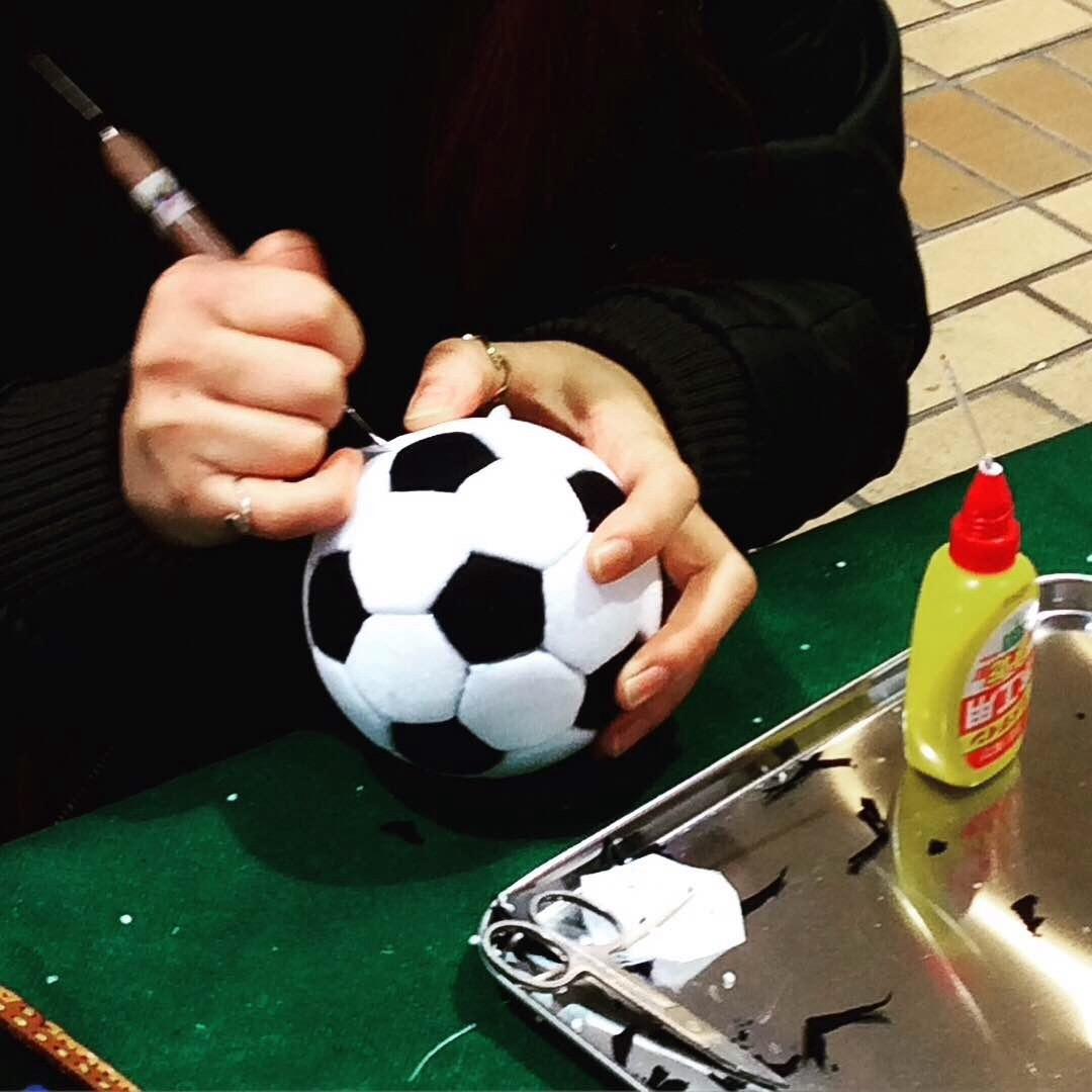 さいたま市の伝統工芸 きめこみで サッカーボール 作りin浦和
