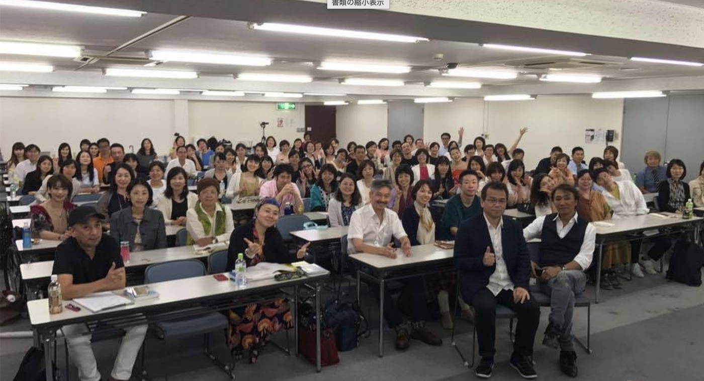 協会のメンバーが集合している画像