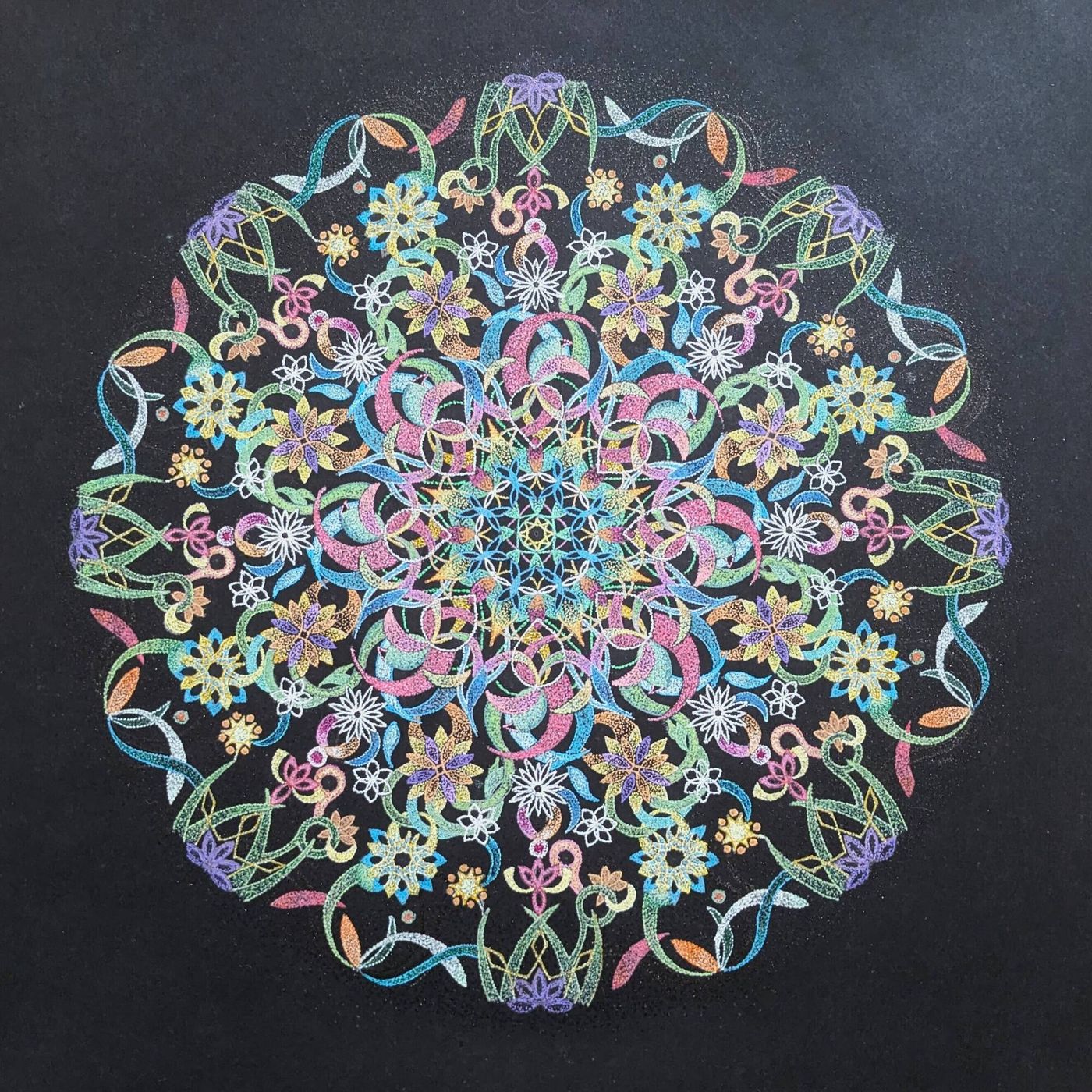「宙を奏でる点描曼荼羅画」の作品
