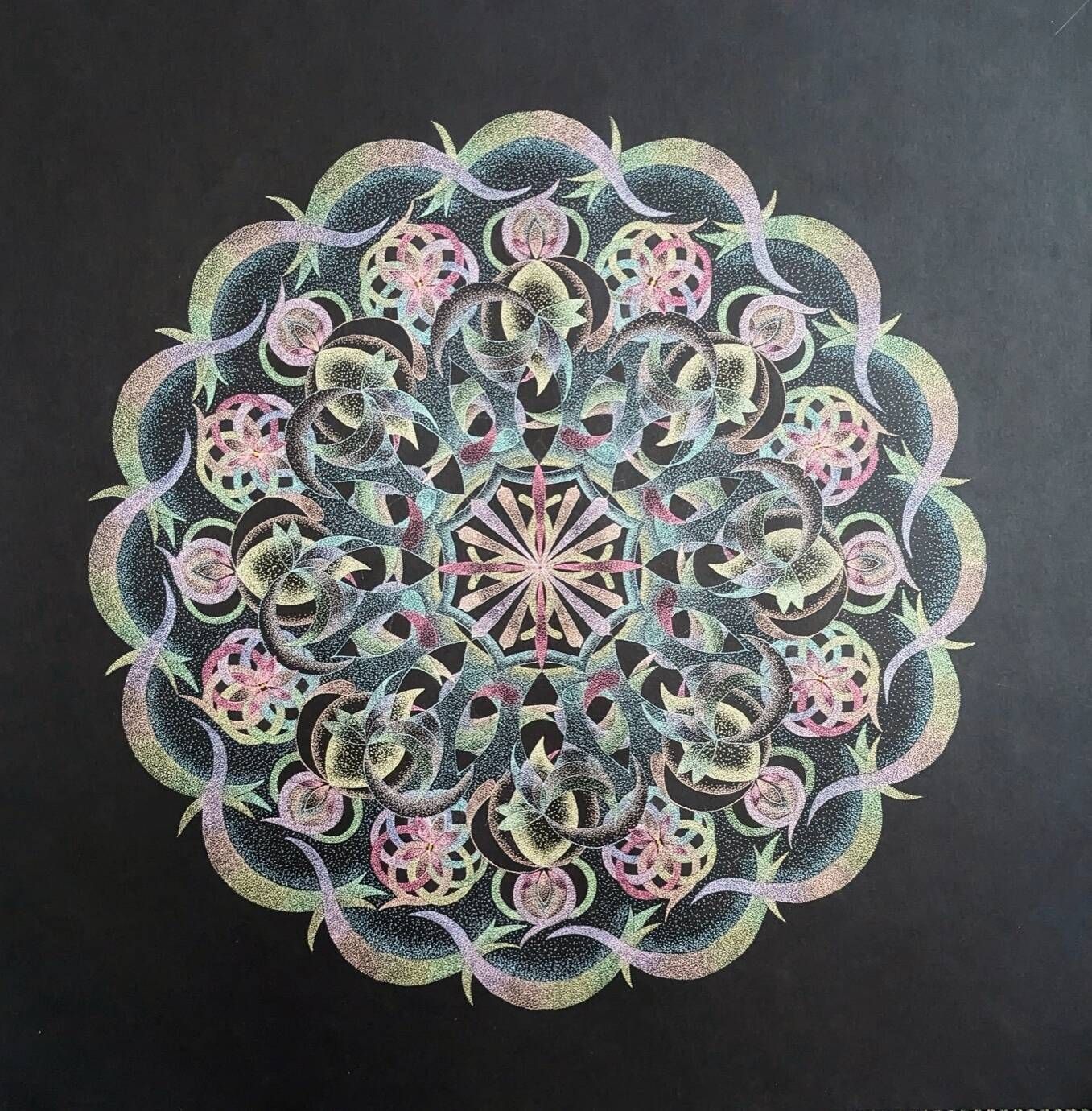 「宙を奏でる点描曼荼羅画」の作品