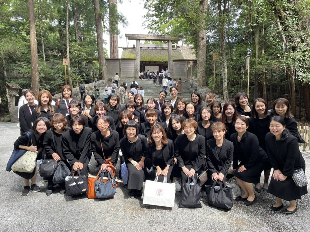 コミュニティの伊勢神宮ツアーで、集合写真を撮った写真