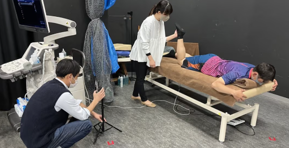 医師と連携して研究データを取っている画像