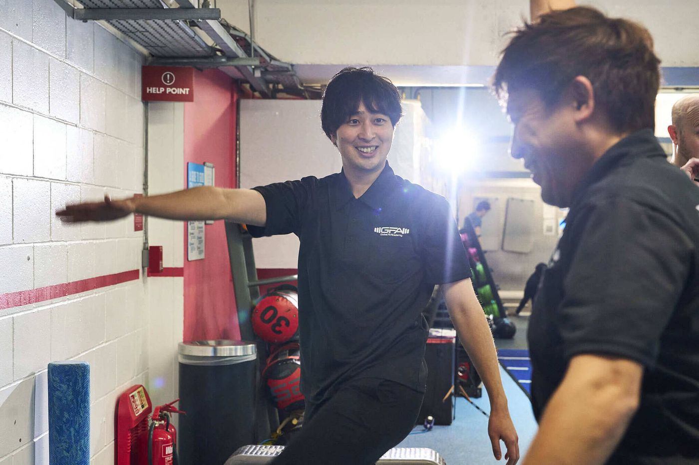 受講生に丁寧に指導を行うマスタートレーナー吉田さん