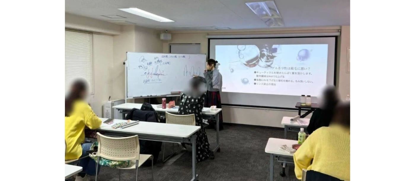 日本ハンドメイド・ドッグソープ協会による講習の様子