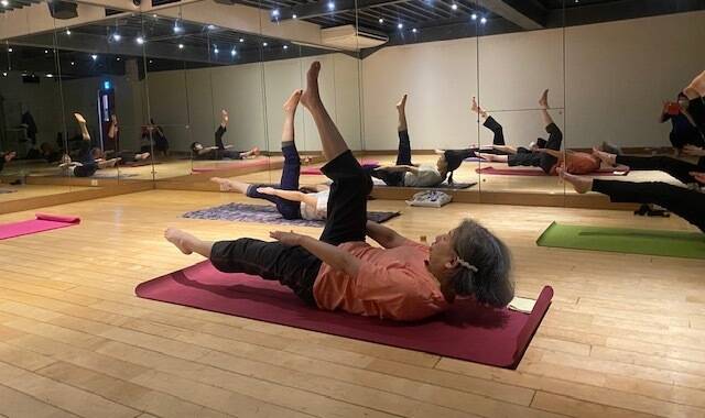 深堀ヨガスクール 練習風景