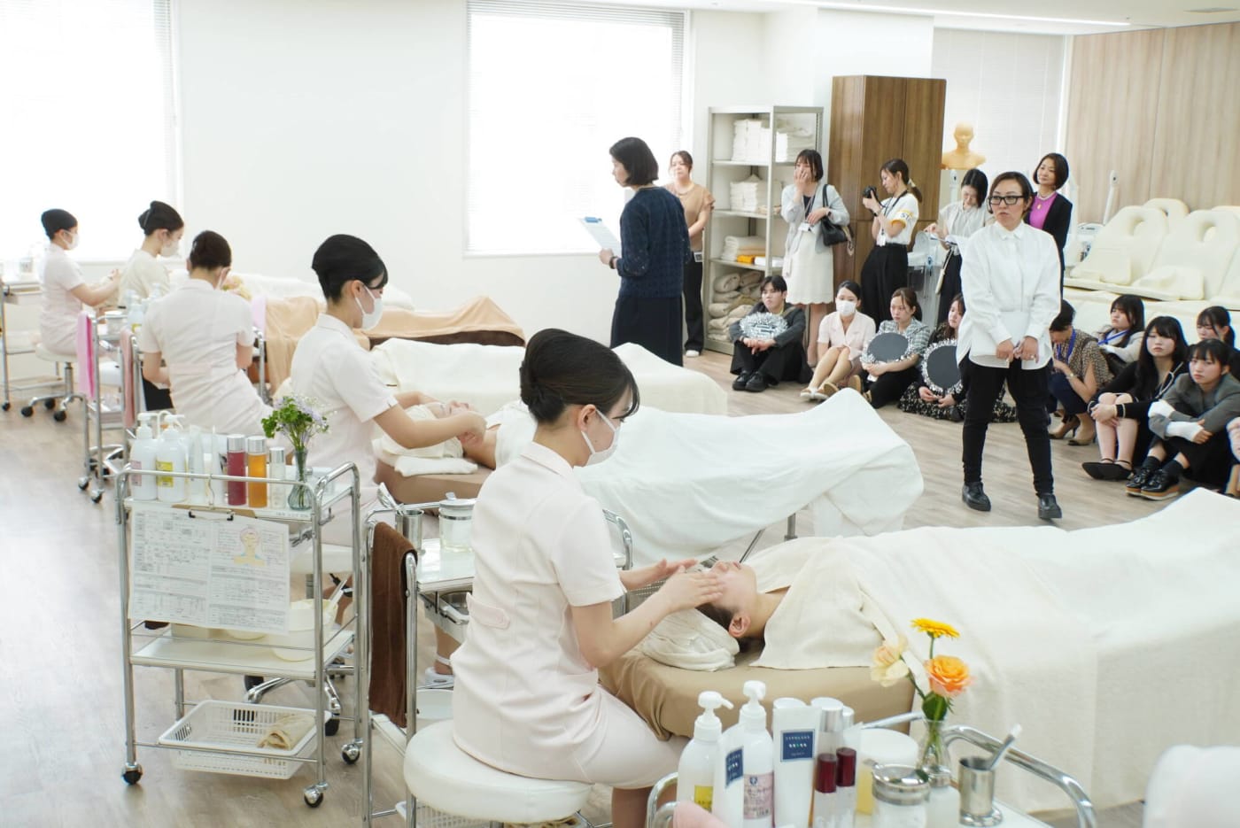 フェイシャルのコンペの様子