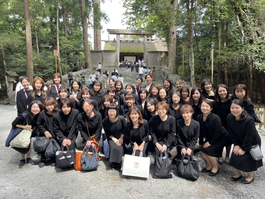 コミュニティの伊勢神宮ツアーで、集合写真を撮った写真