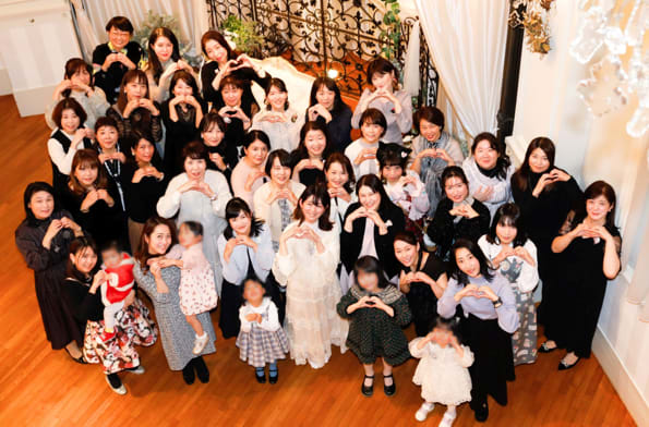 受講生同士が交流できるクリスマスパーティーの様子
