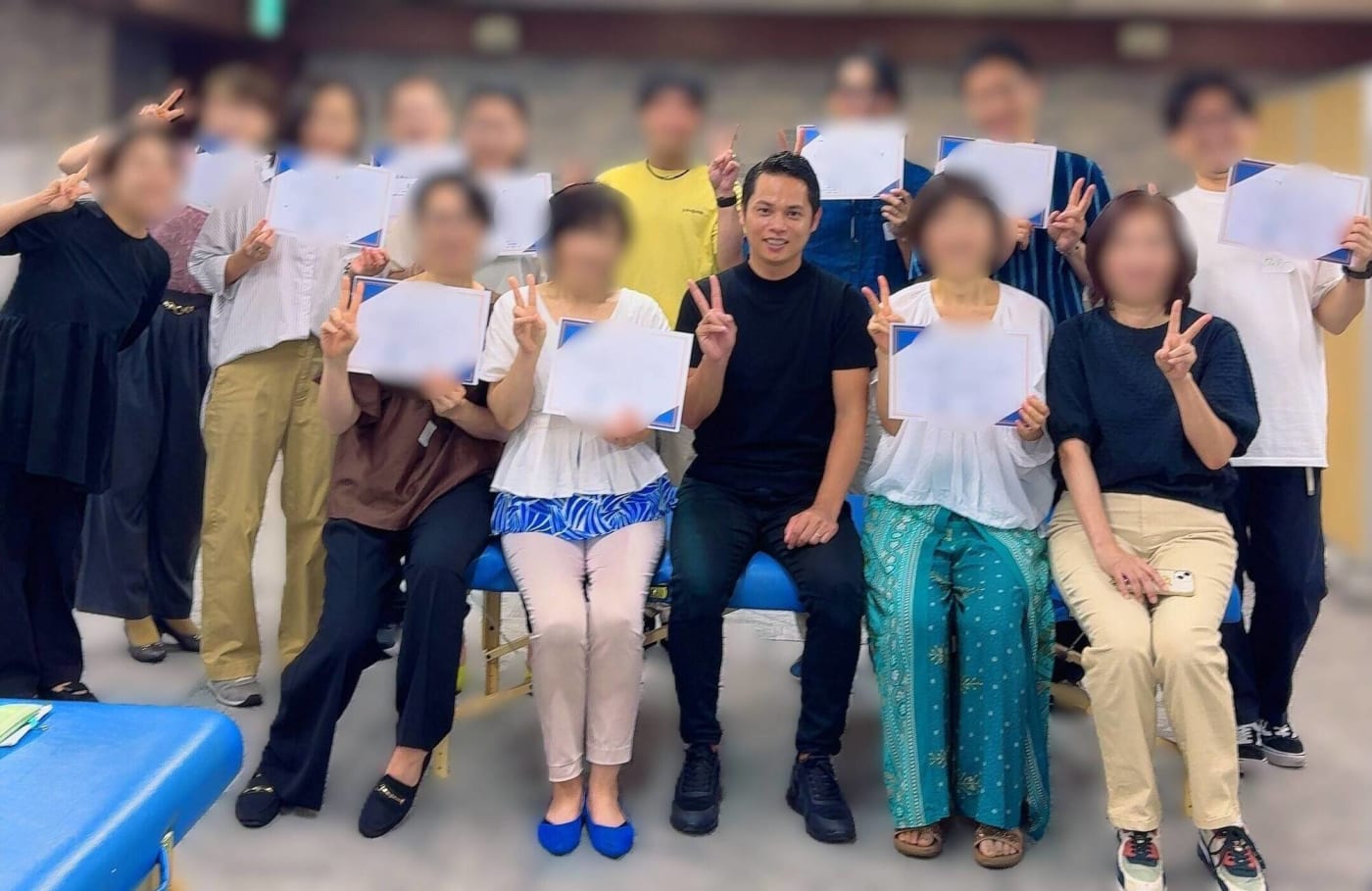 受講生の方々と交流する様子