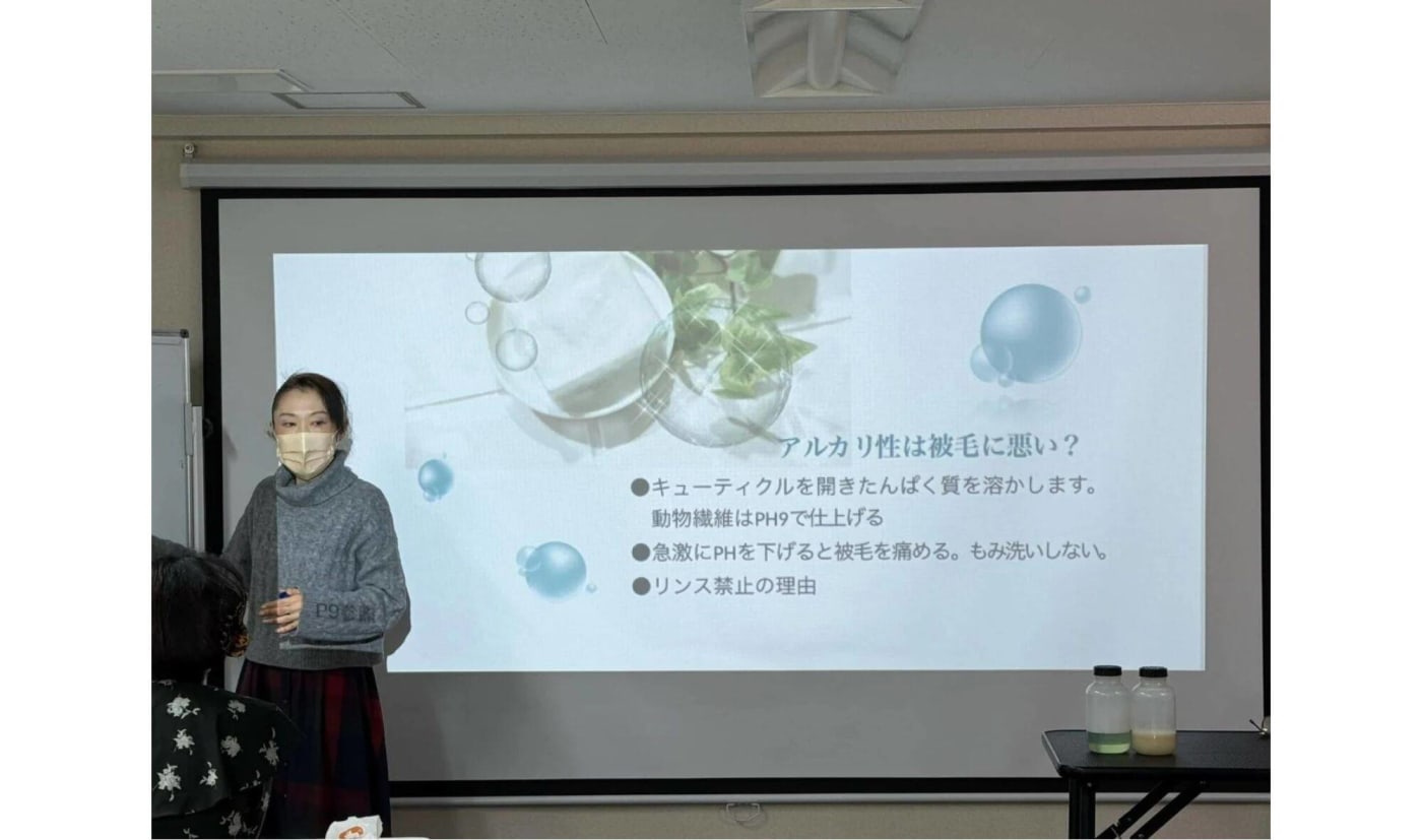 日本ハンドメイド・ドッグソープ協会による講習の様子