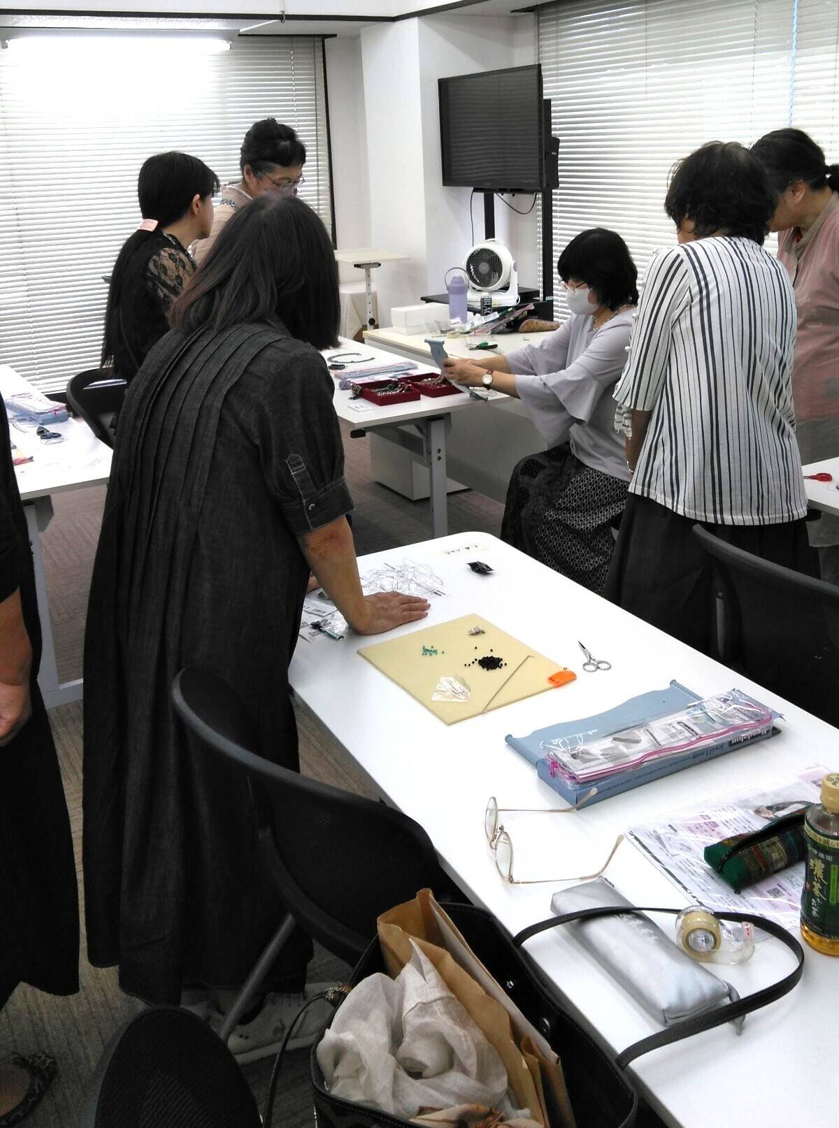 シードビーズ協会の認定講座受講中の様子